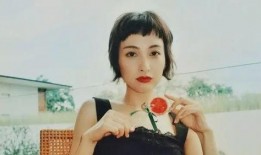 娱乐吃瓜女配变成女生,她如何华丽转身？