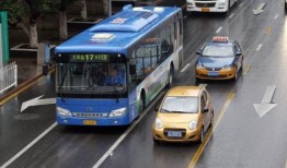 南京公交车爆料新闻事件,惊现“黑车”非法营运，乘客权益受威胁
